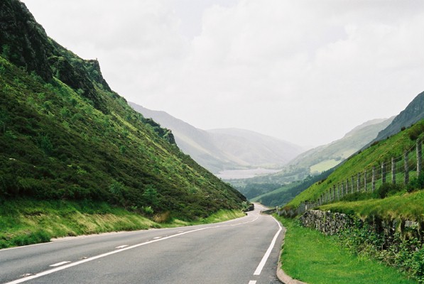 File:Tal-y-llyn Lake in the distance.jpg