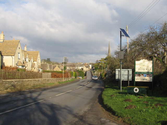 File:Welcome to Tetbury - Geograph - 320012.jpg