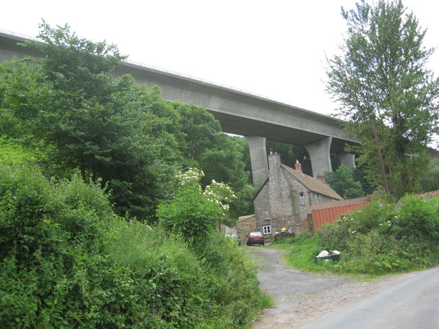 File:House under the M5 motorway - Geograph - 1361294.jpg