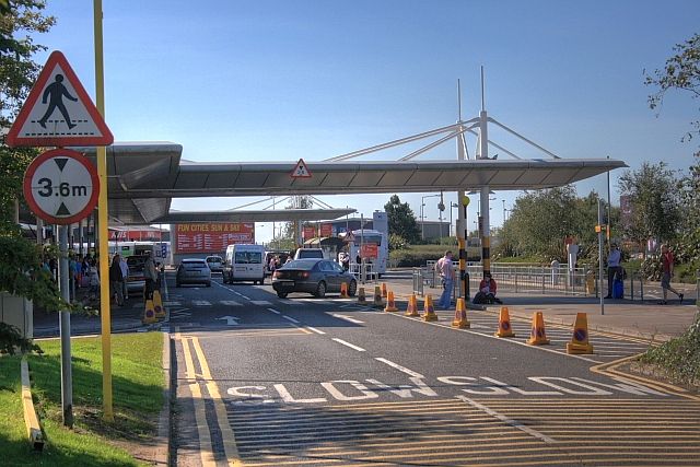 File:Dropping Off Zone, Belfast Int'l Airport - Geograph - 1487951.jpg