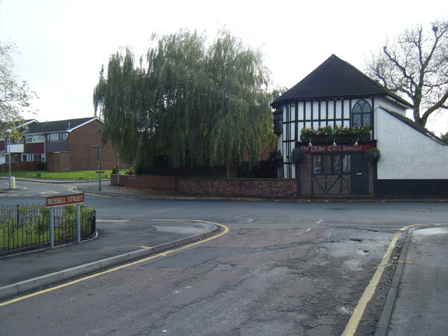 File:The Old Toll house restaurant, Willenhall - Geograph - 1580315.jpg