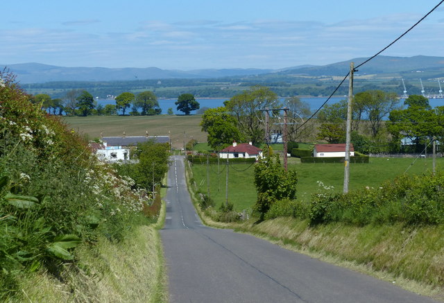 File:B9109 descending towards the Firth of Forth - Geograph - 5076313.jpg