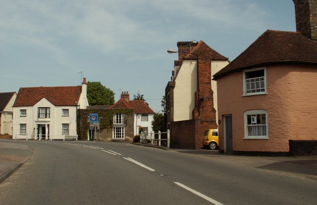 File:Old houses along the B1024 at Kelvedon - Geograph - 797866.jpg