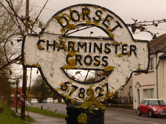 File:Charminster- detail of finger-post finial - Geograph - 1785109.jpg