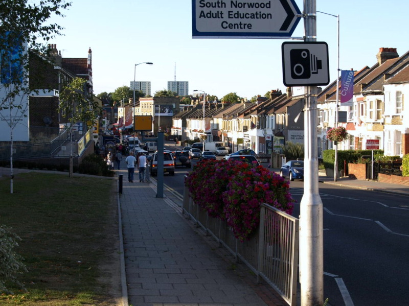 File:A215 towards South Norwood.jpg