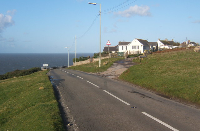 File:Approaching Ogmore by Sea - Geograph - 1019463.jpg