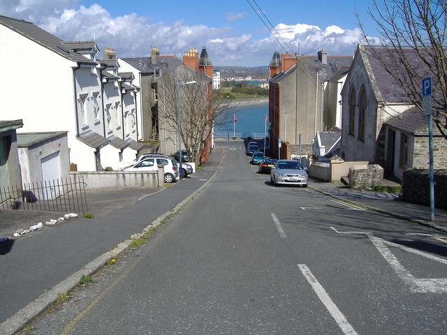 File:Gellings Avenue, Port St Mary (C) kevin rothwell - Geograph - 157983.jpg