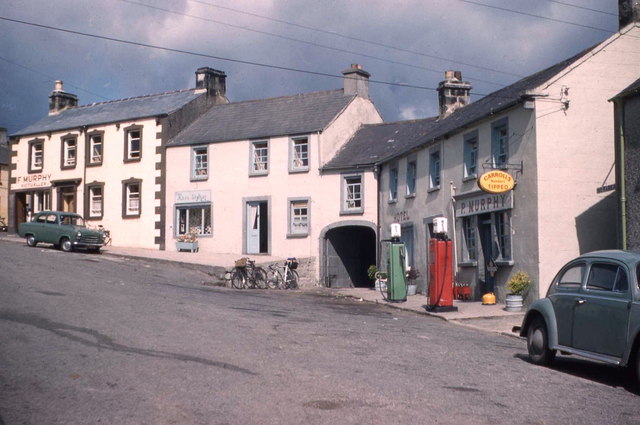 File:Murphy's Hotel, Tinahely, Ireland. In 1960 - Geograph - 3926136.jpg