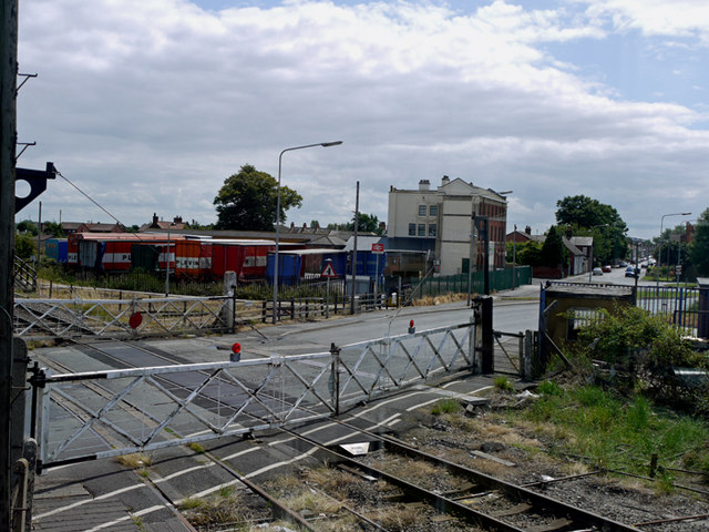 File:Barrow Road Level Crossing, New Holland - Geograph - 1398414.jpg