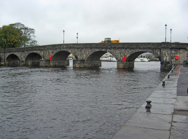 File:Carrick Bridge, Carrick-on-Shannon - Geograph - 2729586.jpg