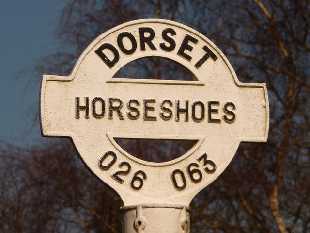 File:Holt- detail of Horseshoes finger-post - Geograph - 1741171.jpg