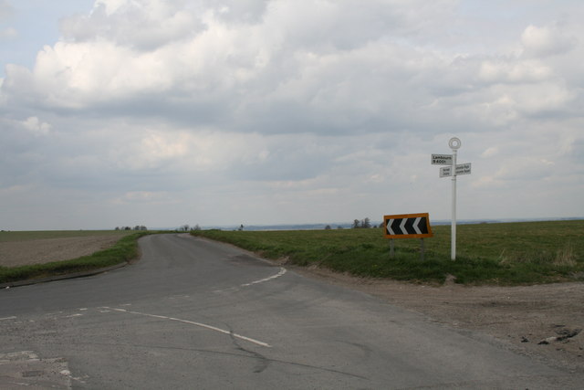 File:Junction on the B4001 - Geograph - 1237151.jpg