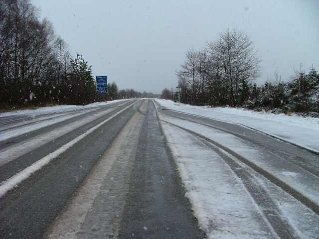 File:A snowy A887 at Ceannacroc - Geograph - 1196748.jpg