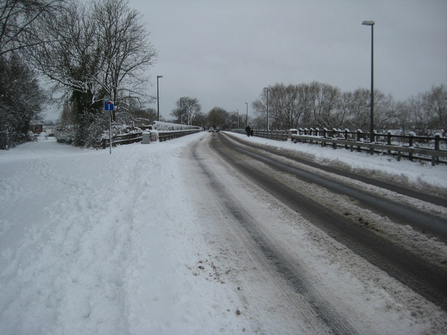 File:Old and new roads into Upton-upon-Severn - Geograph - 1669007.jpg