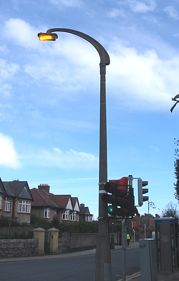 File:Ageing SGE traffic lights, Rathmines, Dublin - Coppermine - 10506.jpg