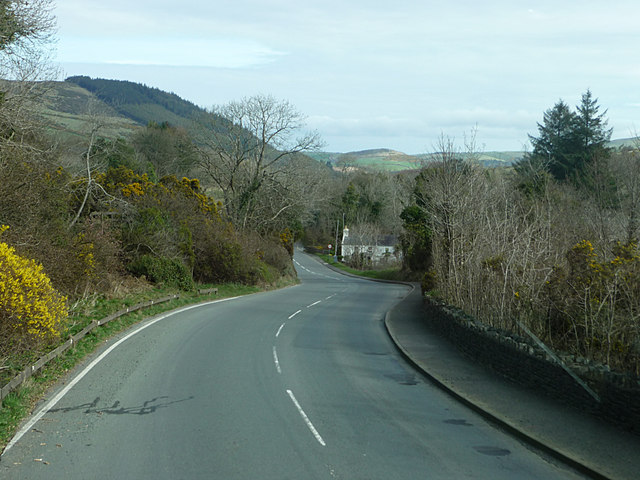 File:Bends on the A3 (C) Chris Gunns - Geograph - 1854495.jpg