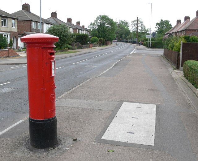 File:Postbox along Aylestone Lane in Leicester - Geograph - 814544.jpg