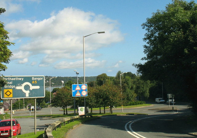 File:The Antelope Roundabout (C) Eric Jones - Geograph - 551740.jpg