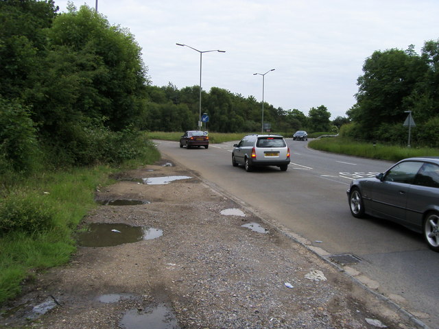 File:London Road (A40) - Geograph - 853473.jpg