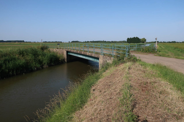 File:Coy Bridge over South Holland Main Drain - Geograph - 6222598.jpg