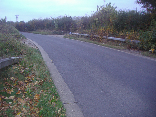 File:Hornhill Road, Horn Hill - Geograph - 2677053.jpg