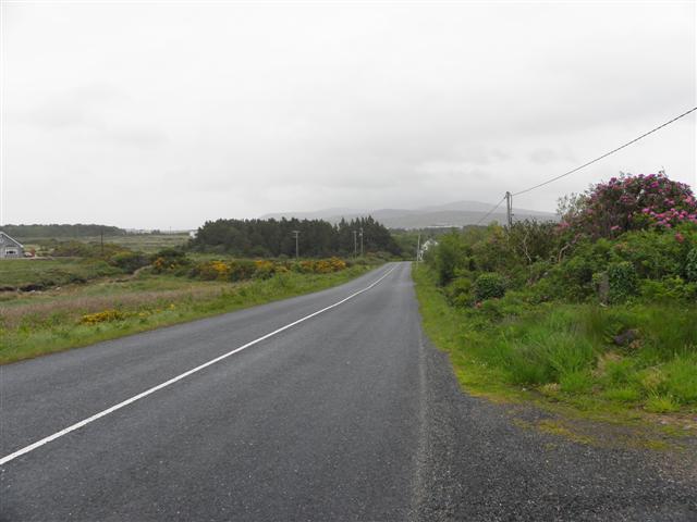 File:Road near Bunbeg - Geograph - 2424909.jpg