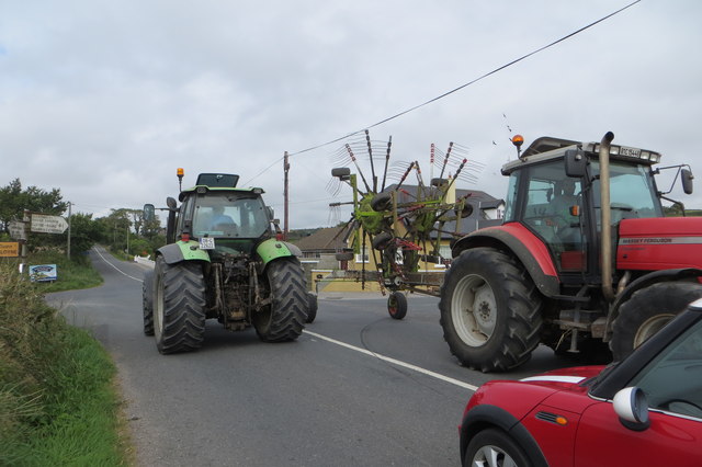 File:A confusion of tractors - Geograph - 4661890.jpg