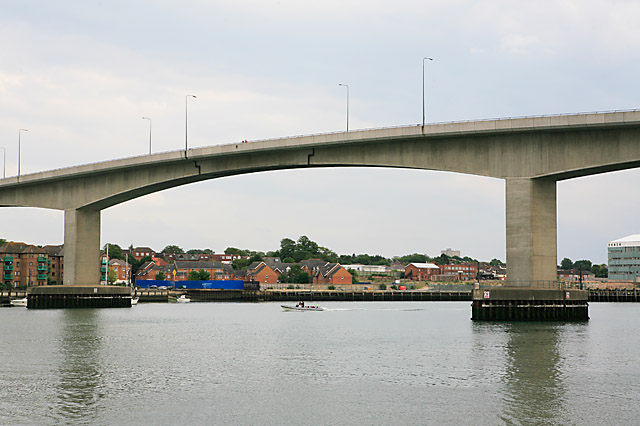 File:Itchen Bridge (central span) - Geograph - 445898.jpg