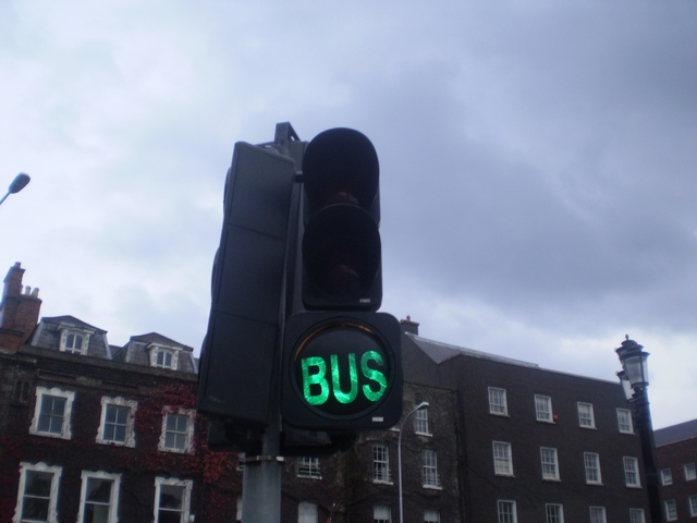 File:Philips (rounded corners) signal head, St Stephens Green, Dublin. - Coppermine - 15683.jpg