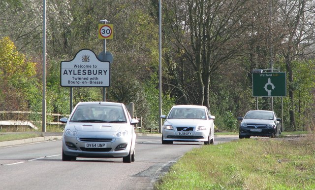 File:The A41 leaves Aylesbury - Geograph - 1588864.jpg