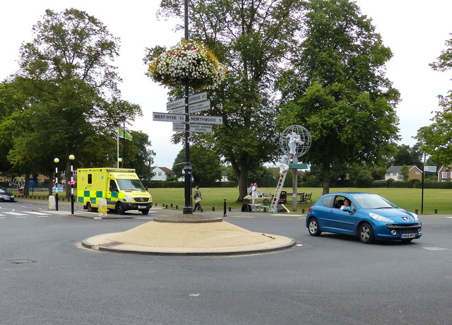 File:Roundabout in the centre of Harefield - Geograph - 5281772.jpg