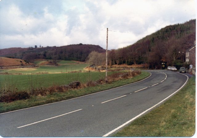 File:View along the main road north from Tre'r ddôl.jpg
