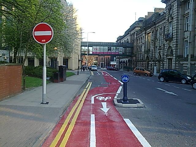File:Awful Cycle Lane 2 - Coppermine - 21993.JPG