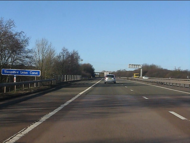 File:M54 Motorway at the Shropshire Union Canal - Geograph - 2246433.jpg