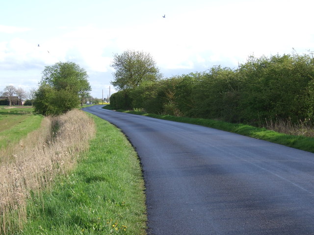 File:Mill Drove heading south - Geograph - 2920920.jpg