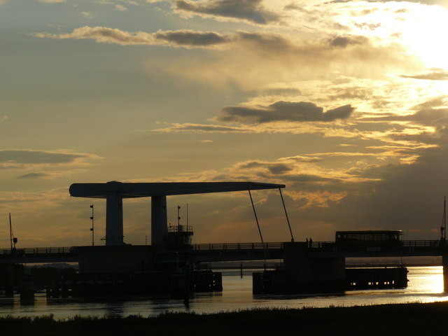 File:Breydon Bridge - Geograph - 1051106.jpg