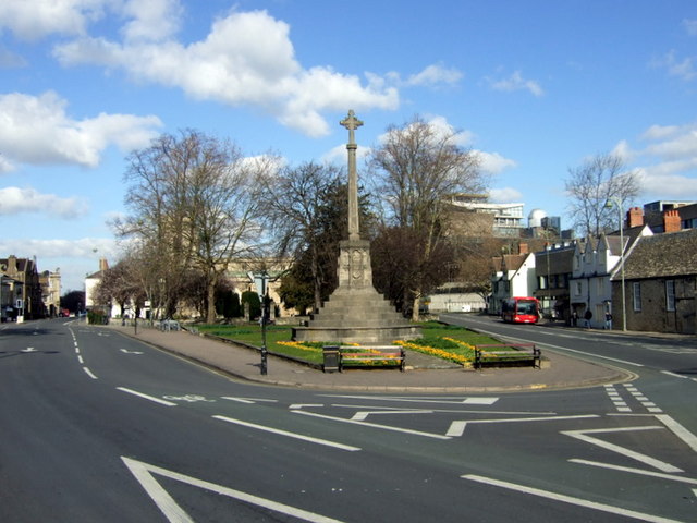 File:Parting of the ways, St Giles - Geograph - 720678.jpg