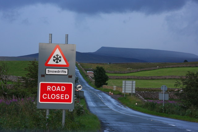 File:Snow Closure sign by the junction of the A685 and A683 - Geograph - 902592.jpg