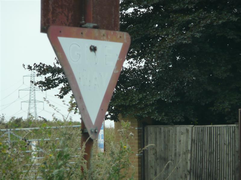 File:Grain Power Station - knackered out Give Way sign - Coppermine - 14718.JPG