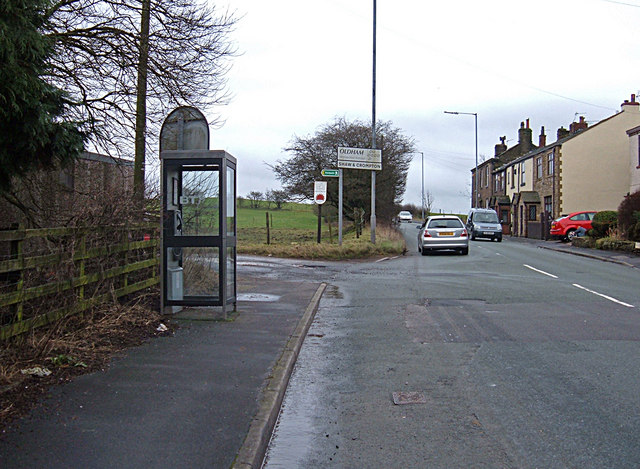 File:Shaw and Crompton Parish Boundary at High Crompton - Geograph - 662208.jpg