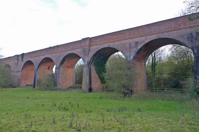 File:Part of Hockley Viaduct (C) Mike Smith - Geograph - 2719024.jpg