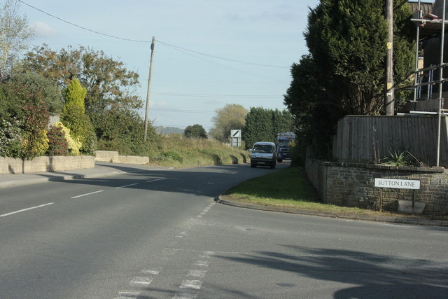 File:B4069 going east out of Sutton Benger - Geograph - 1560643.jpg