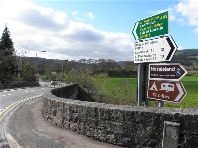 File:A82, Drumnadrochit - Geograph - 2365774.jpg