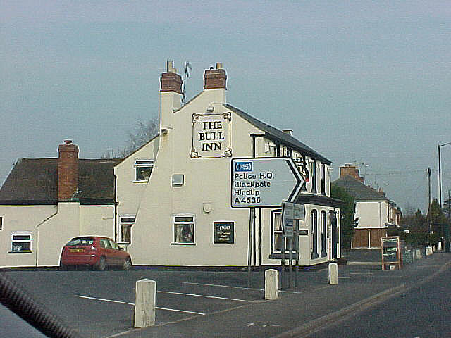 File:The Bull Inn, Fernhill Heath - Geograph - 374465.jpg