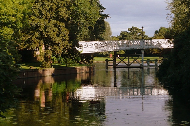 File:Whitchurch toll bridge - Geograph - 923705.jpg