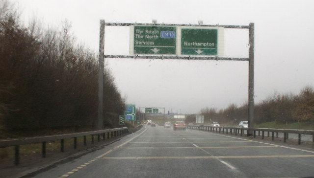 File:A43 northbound Rothersthorpe.jpg