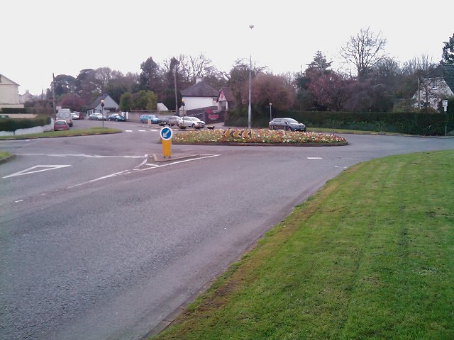 File:Roundabout on Well Road - Geograph - 2825311.jpg