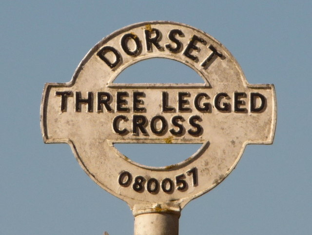 File:Three Legged Cross- signpost detail - Geograph - 1741114.jpg