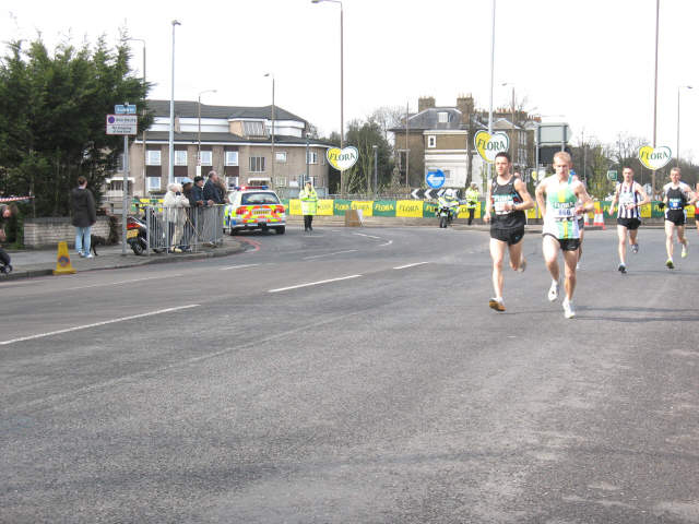 File:London Marathon at Shooters Hill - men - Geograph - 761534.jpg