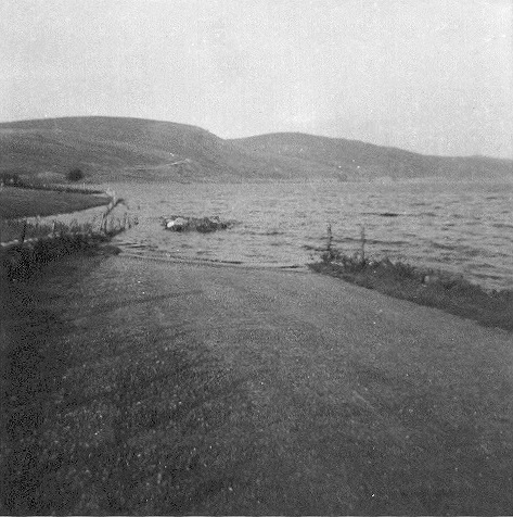 File:Old B4391, Llyn Celyn - Geograph - 250851.jpg